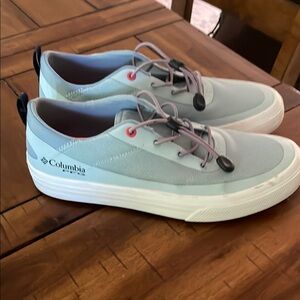 Columbia Blue and White womens boat shoe never worn